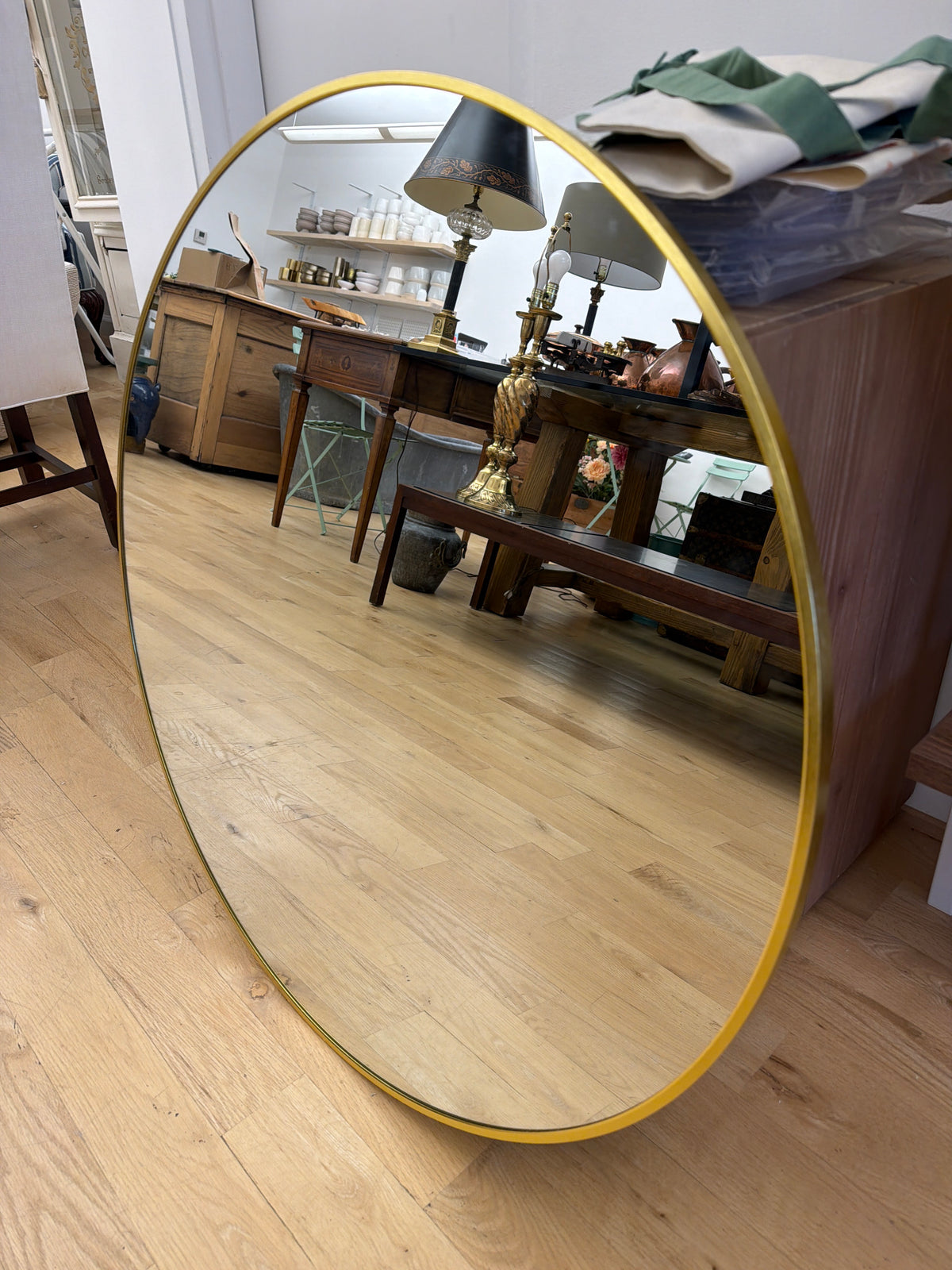 Round brass frame 24’ mirror