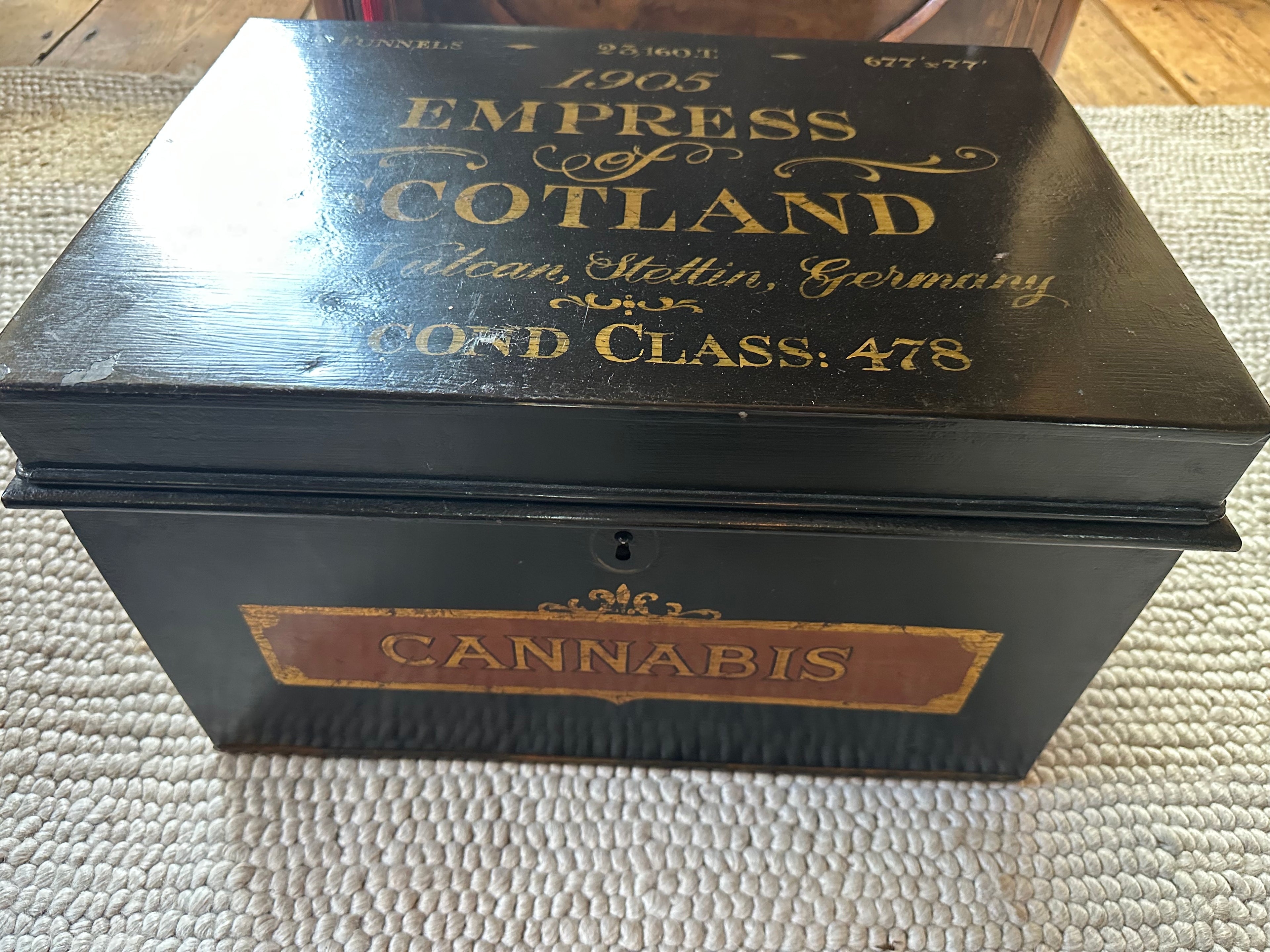 1905 Cannabis tin