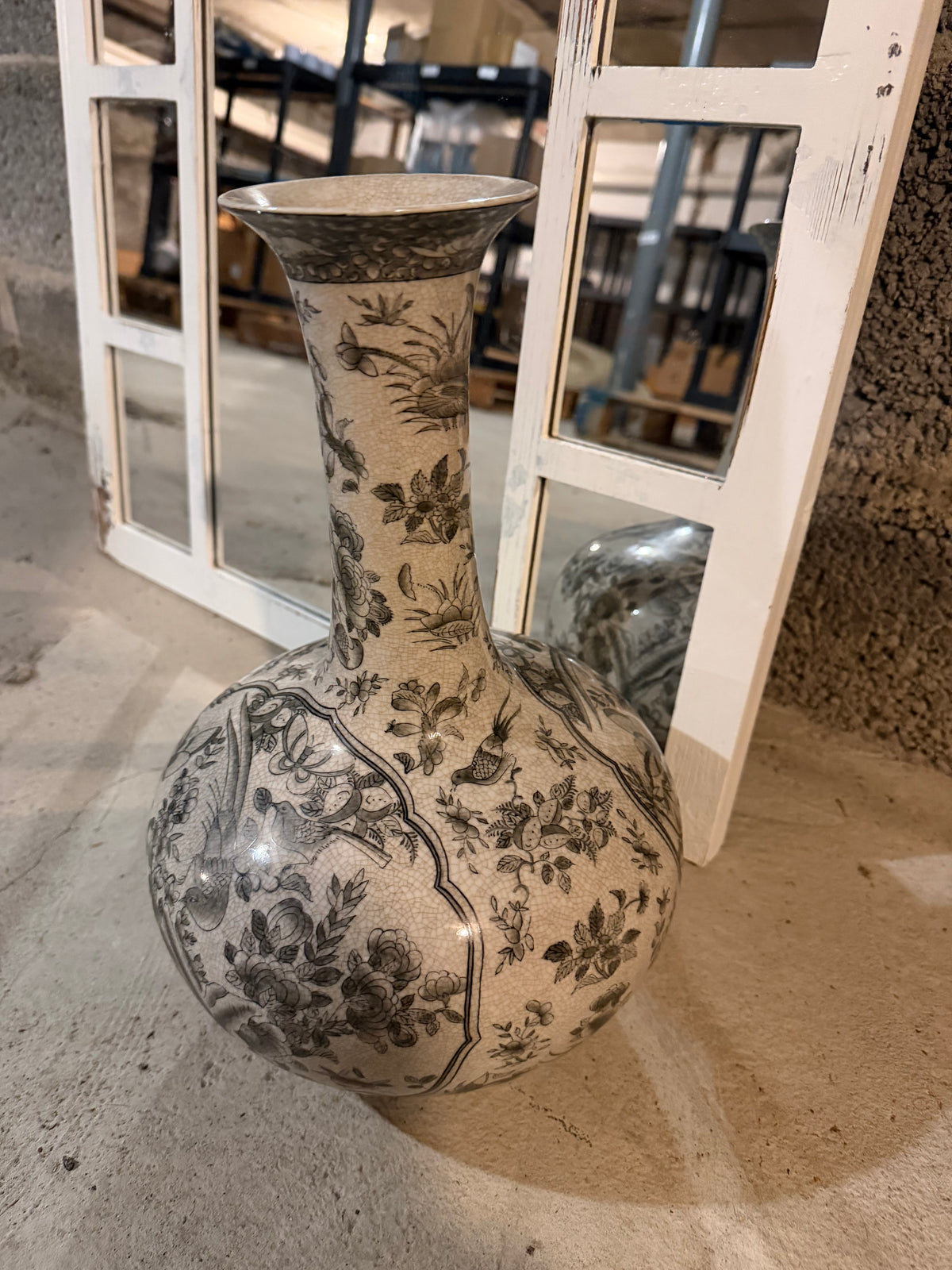 Chinese United Wilson crackle glazed porcelain bottle vase (grey)